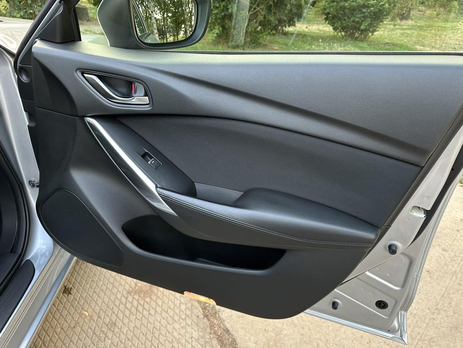 Офіційна Mazda 6 2017