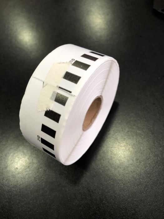 Regarca Etiquetas Brother DK-22210 Rolo de impressão de Etiquetas