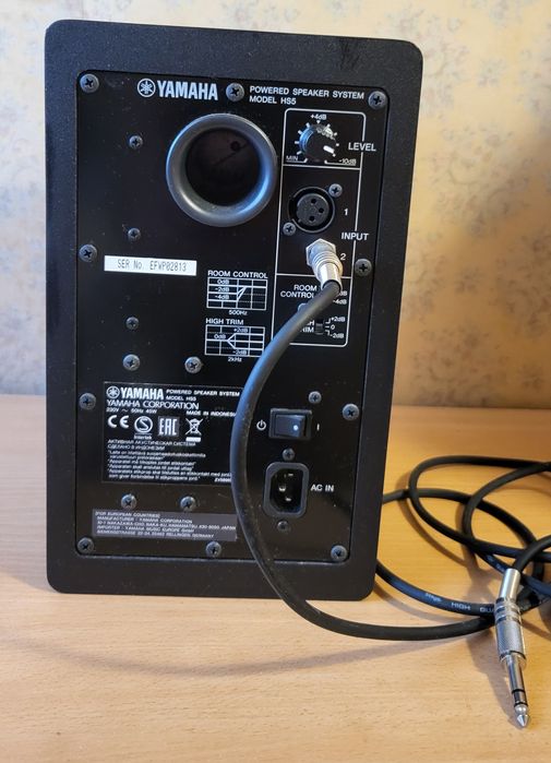 Coluna Yamaha HS5 – Como nova + caixa original