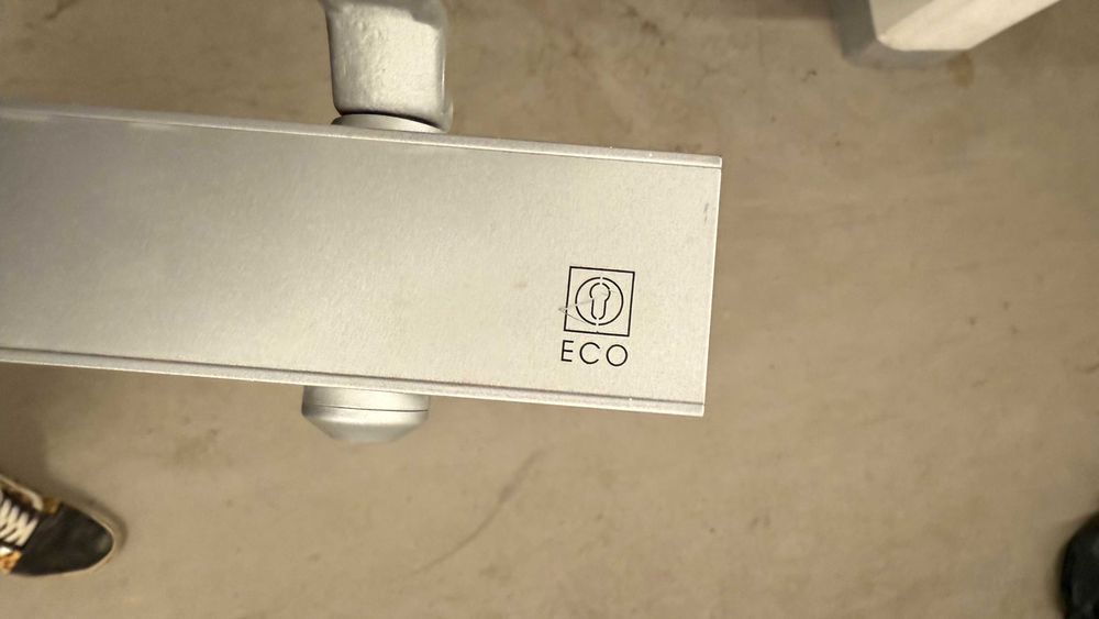 Samozamykacz drzwi srebrny