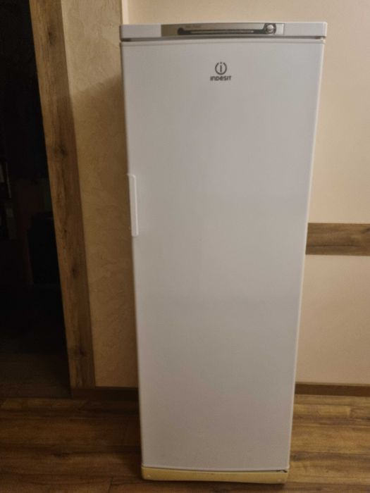 Продам Морозильную камеру INDESIT (no frost)