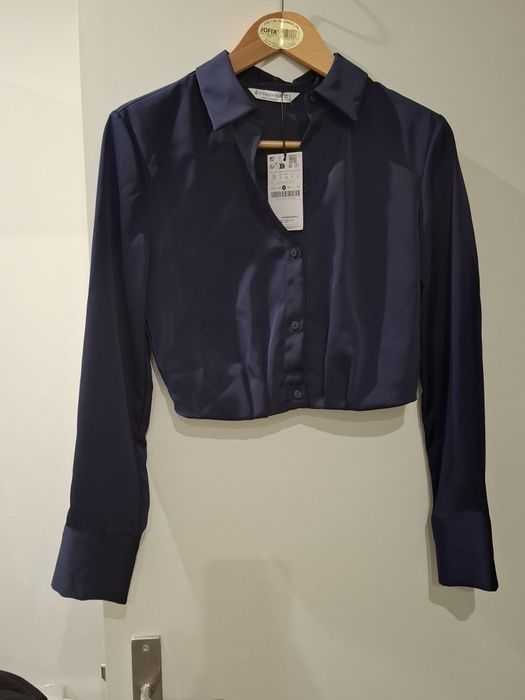 Blusa crop acetinada nova Stradivarius
Tamanho S
Cintada
Elegante