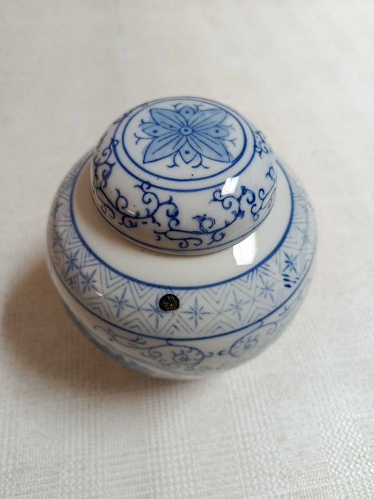 Pote Porcelana Chinesa Azul e Branca c/ Tampa