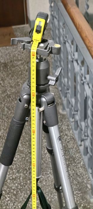 Statyw metalowy fotograficzny – mocny, stabilny, wysokość 130 cm