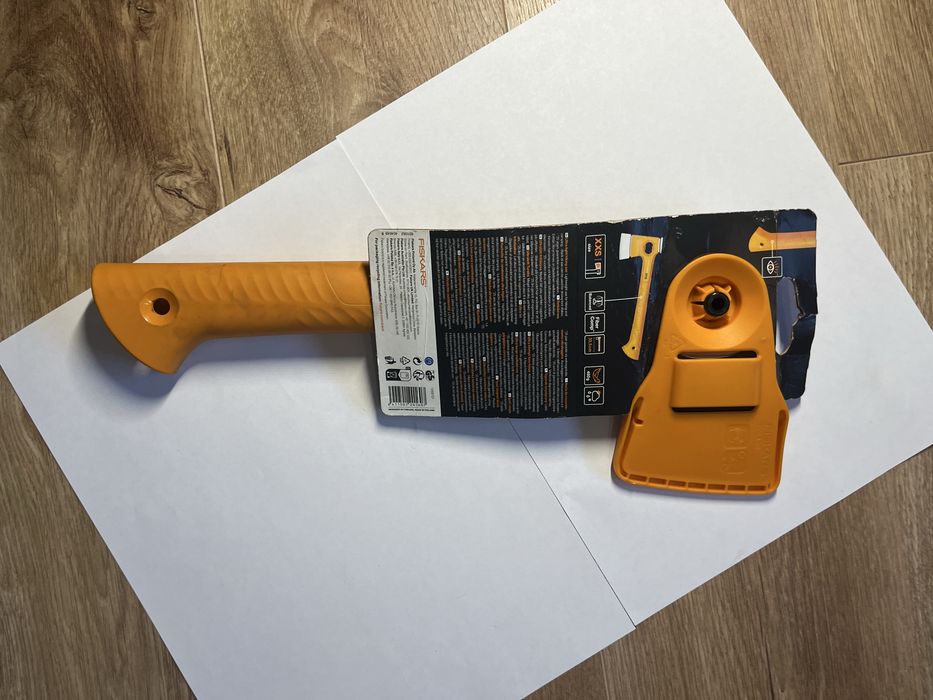 Сокира Fiskars X13