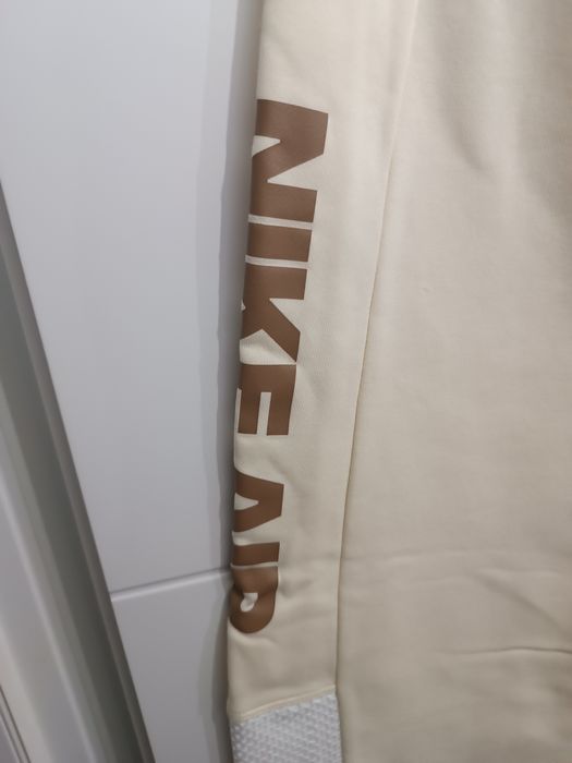 Oryginalne spodnie dresowe jasne Nike XL
