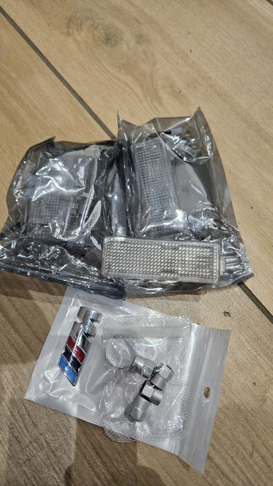 Підсвітка дверей BMW