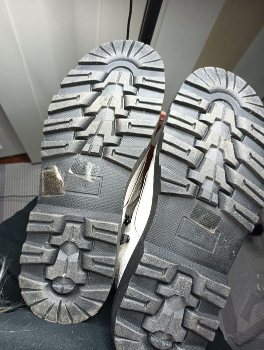 Botas militares brancas