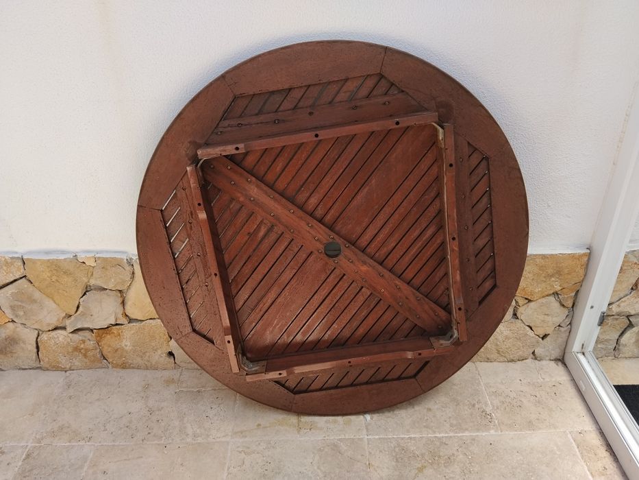 Mesa de jardim em madeira