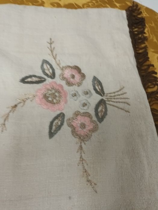 2 Panos de Sala em Linho caseiro, bordados à mão,  lindíssimos.