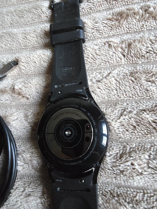 Часы Samsung Galaxy Watch 4