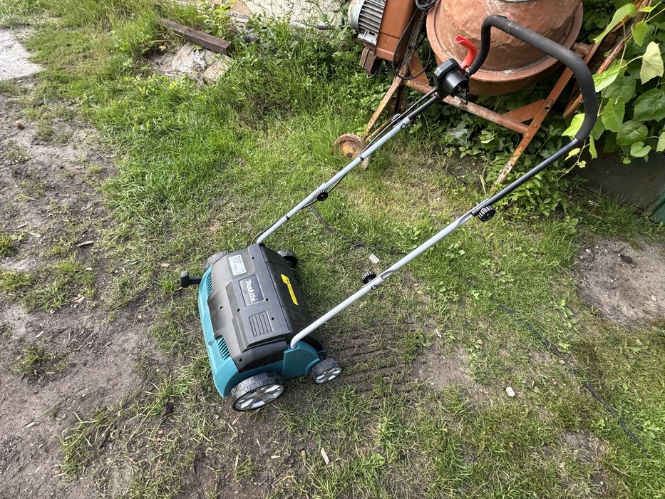 Wertykulator Makita UV3200