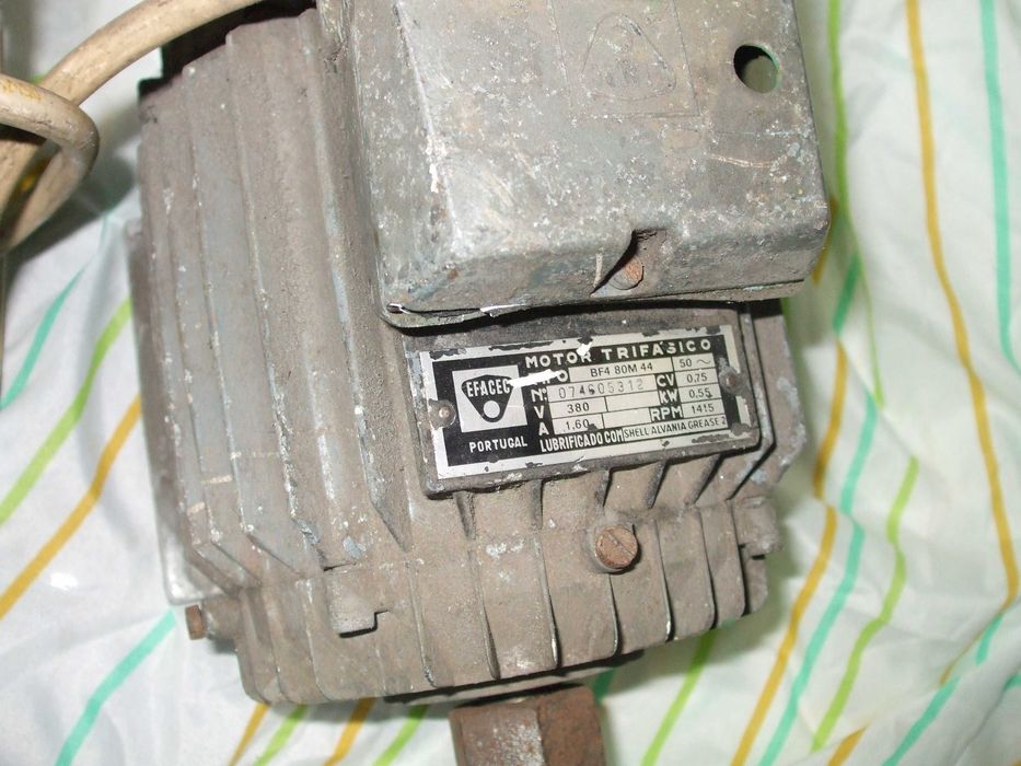Motor trifasico EFACEC esmeril ou polir  1415rpm 0,75cv