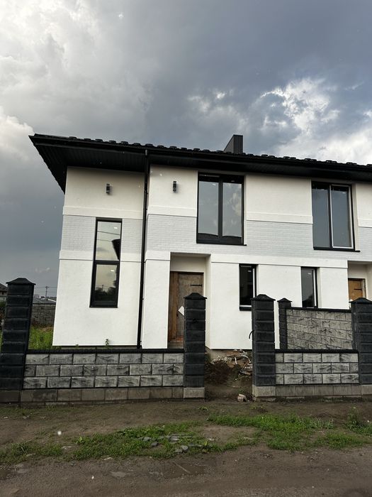 Продам котедж двоян за 3ю поліклінікою на Макарова