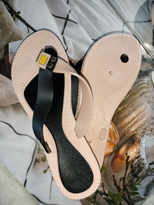 Шльопанці, в'єтнамки