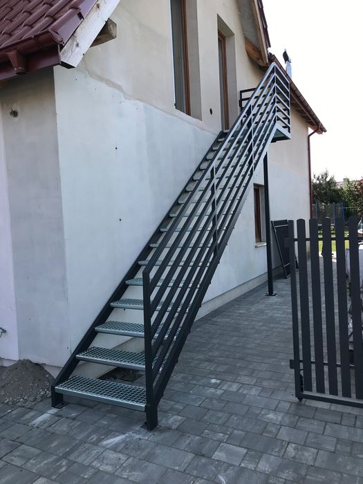 Schody metalowe stalowe zewnetrzne