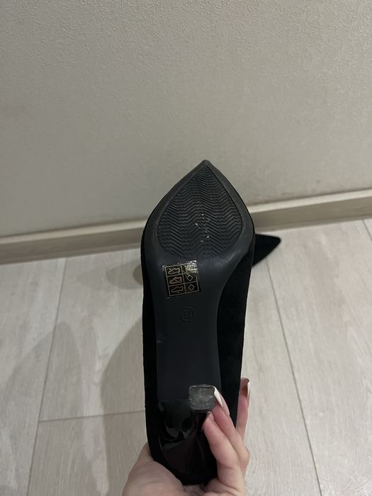 Чорні замшеві туфлі