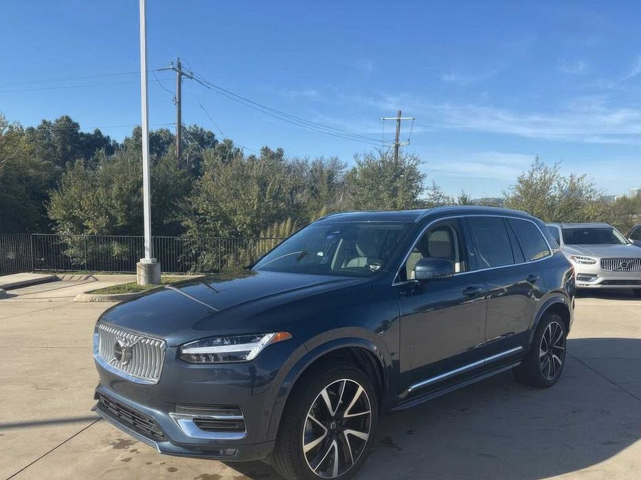Volvo XC90 B6 Plus Bright Theme 7-Passenger      2023