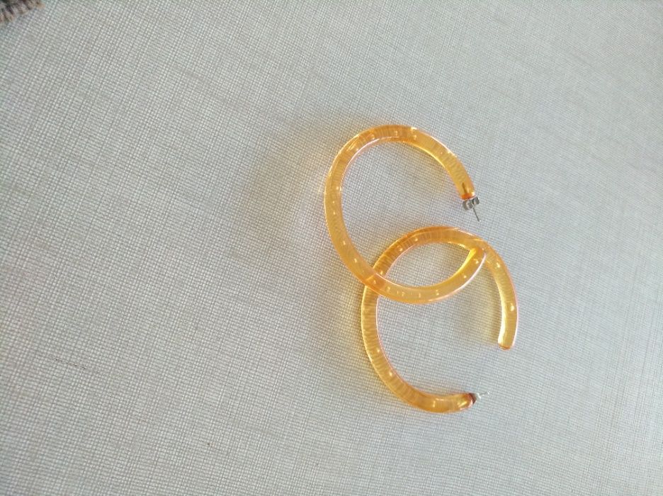 Brincos de várias qualidades