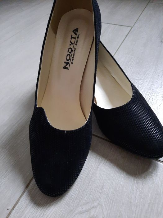 Buty czarne pełne rozm 39