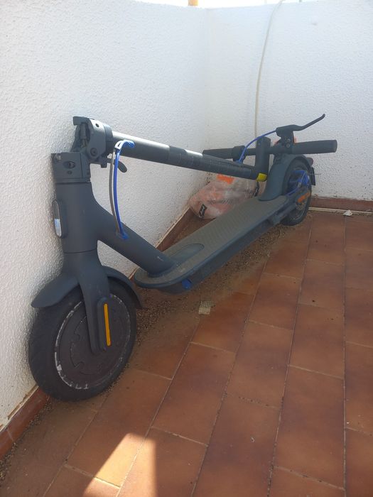 Vendo trotinete eléctrica usada com pouco uso ,em bom estado.