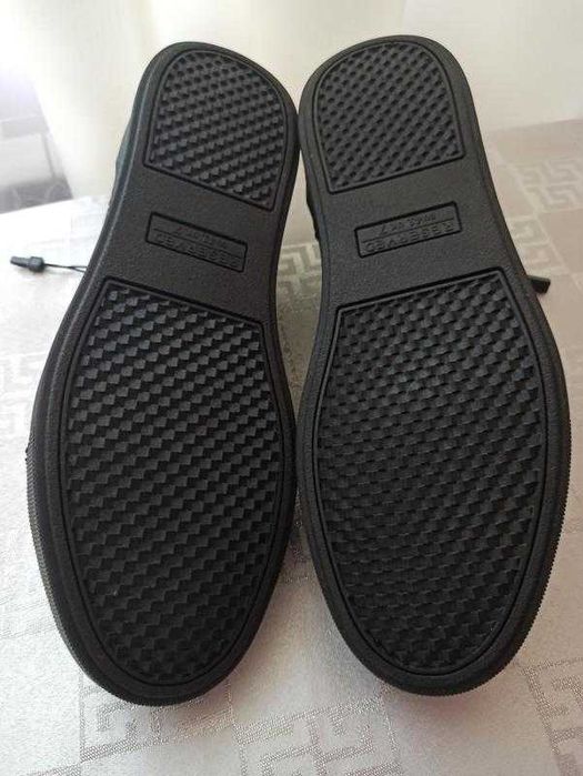 Кеди чоловічі в класичному стилі бренд Reserved .