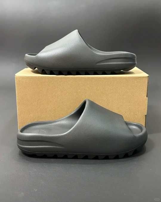 Yeezy_Slide_onyx_Czarny 37