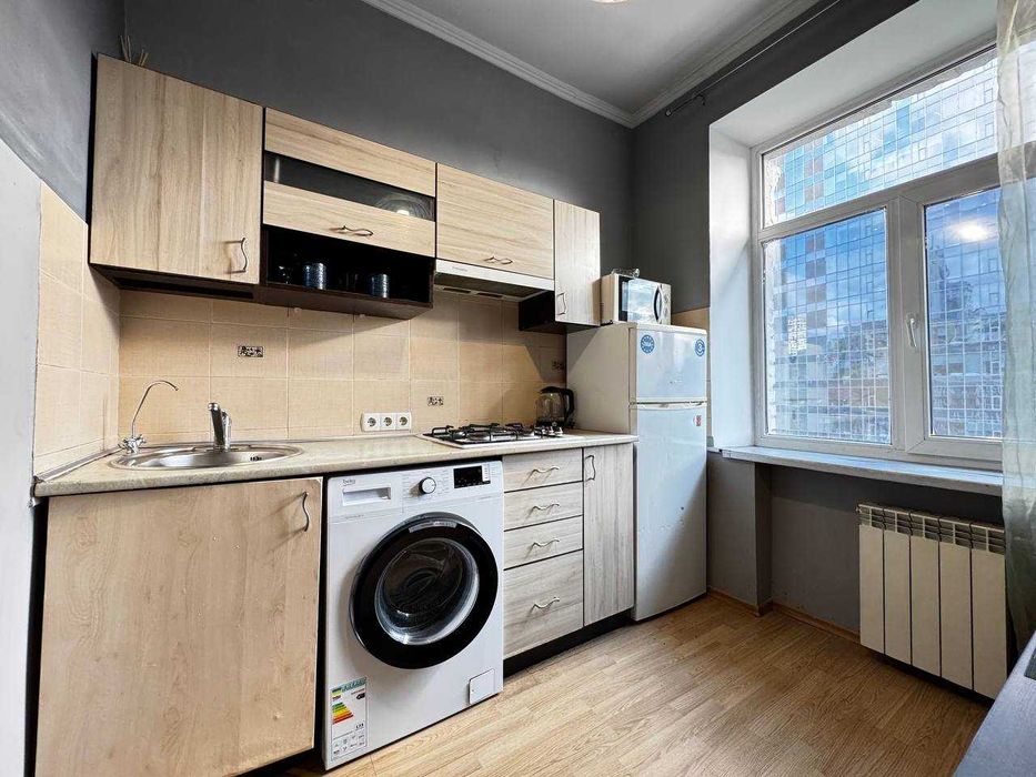 Оренда подобово сучасної 3к квартири, м. Палац Спорту (2 хвилини)