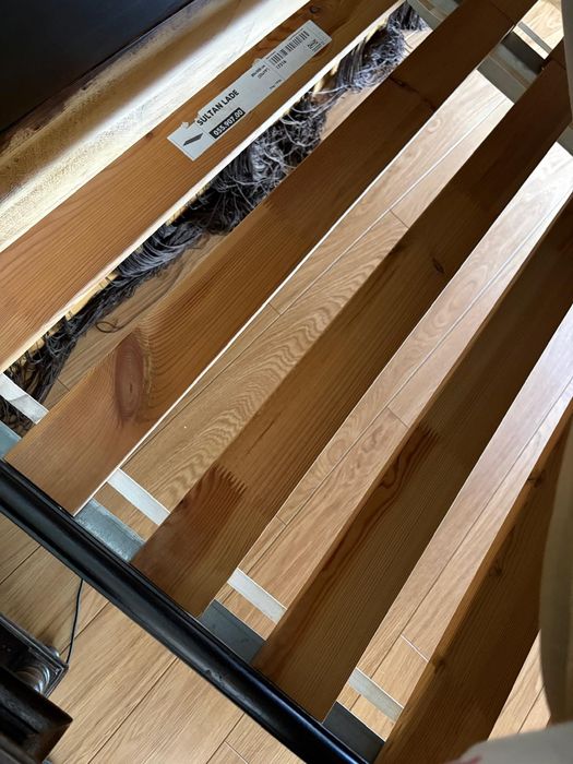 Cama de dossel IKEA envernizada em nougat