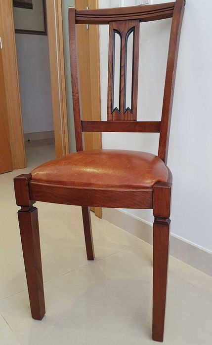 Mobilia em Castanho maciço