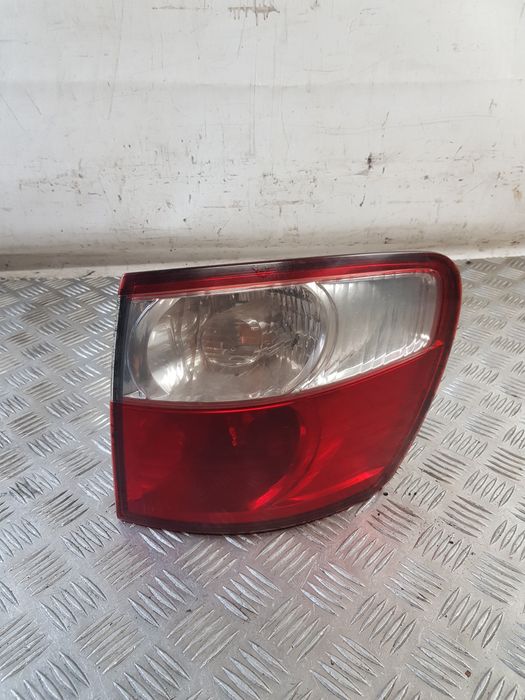 Lampa Prawa Tył W Błotnik Toyota Avensis Verso Lift 04R-