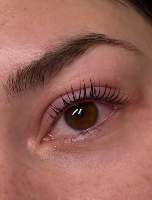 Paznokcie, brwi, laminacja rzęs