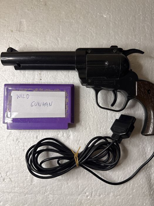 Gra Wild Gunman i Oryginalny kontroler rewolwer pistolet do Nintendo Famicom HVC-005
