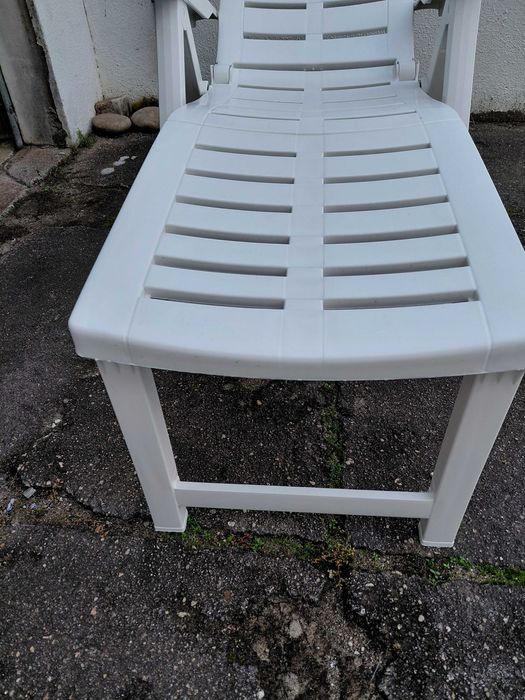 Espreguiçadeira Dobrável em plástico branca