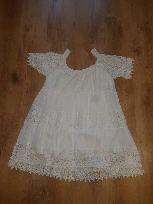 Letnia biała sukienka