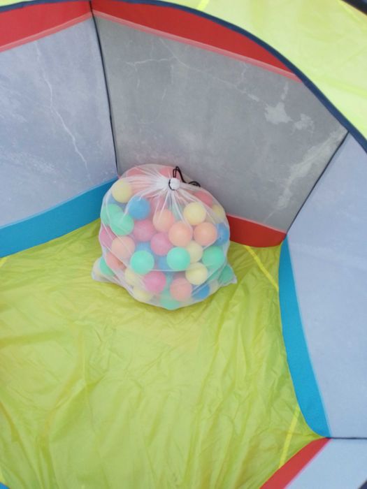 Tenda de criança com 100 bolas