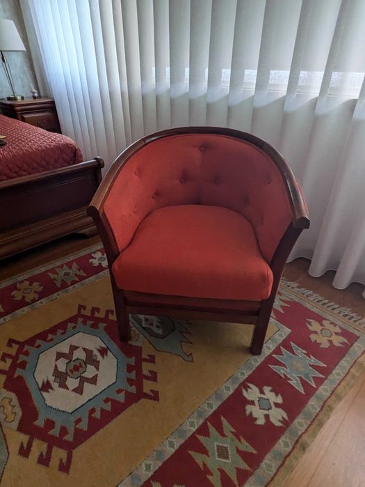 Mobilia quarto, em madeira Cerejeira. Cama+ duas mesas cabeceira+ poltrona +camiseiro