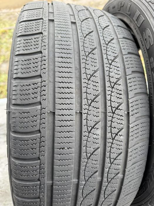 Зимові шини Tracmax 235/45 R17