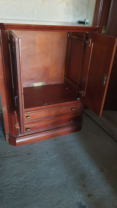 Vendo móvel de tv e cadeiras