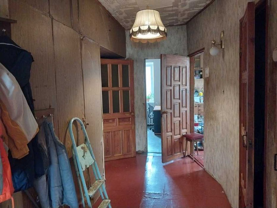 Окремий будинок у районі м'ясокомбінату. Цікава пропозиція під бізнес.