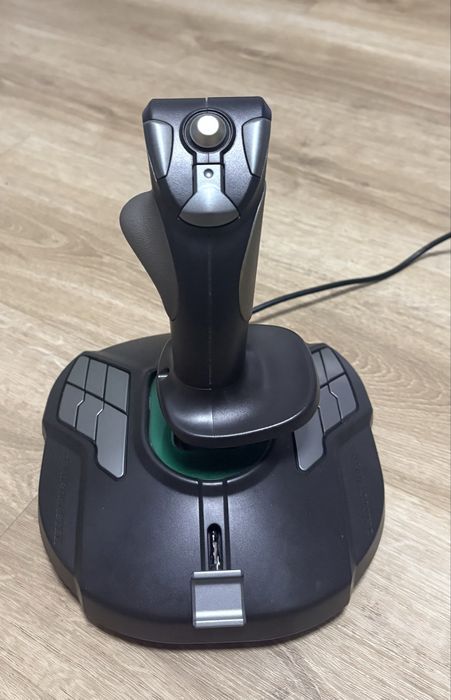 Joystick thrustmaster T.16000M