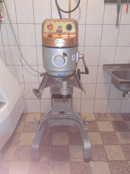 Sprzedam wyposażenie cukierni- piekarni