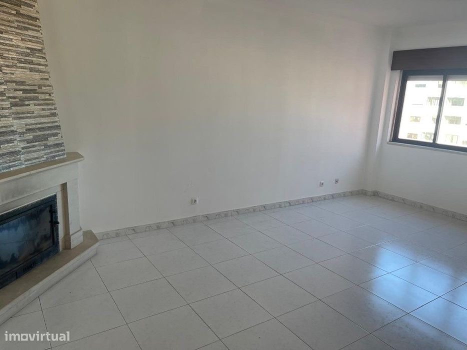 Apartamento espaçoso para arrendamento em São Marcos - Avenida do B...