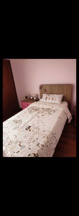 Cama de Solteiro + Mesinha de cabeceira
