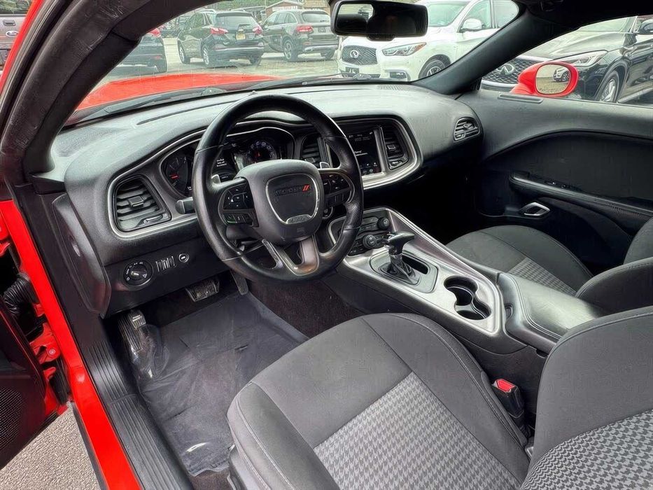 Dodge Challenger      2017
