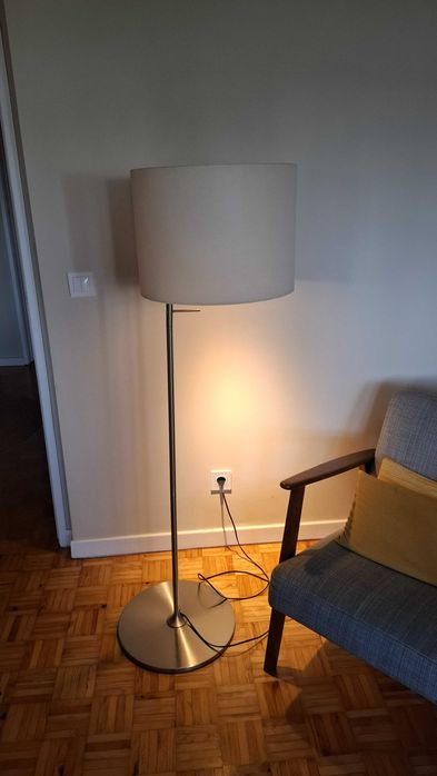 Candeeiro elegante de pé