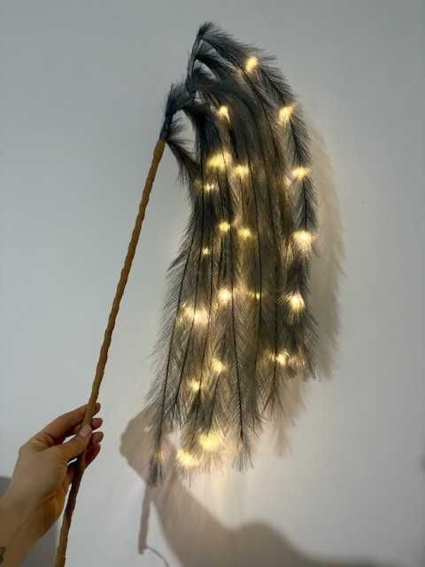 Trawa pampasowa Gałąź z piór ze światłami LED szara