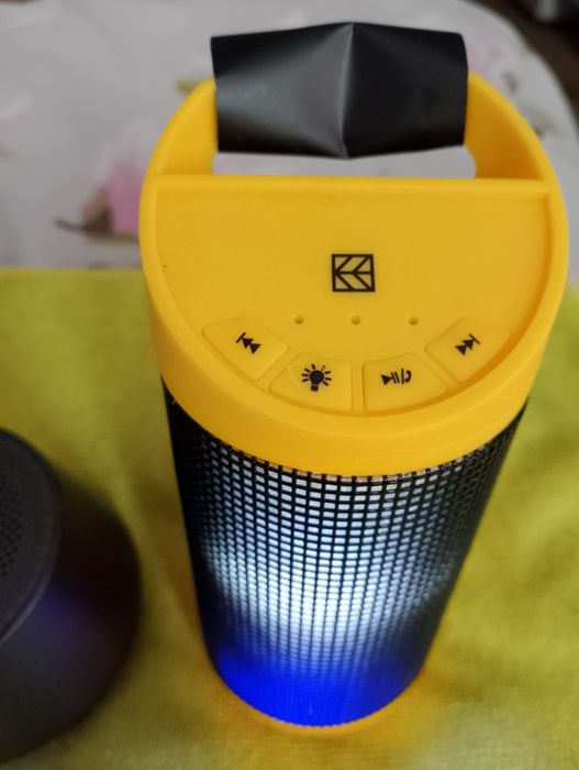 Dwa głośniki bluetooth