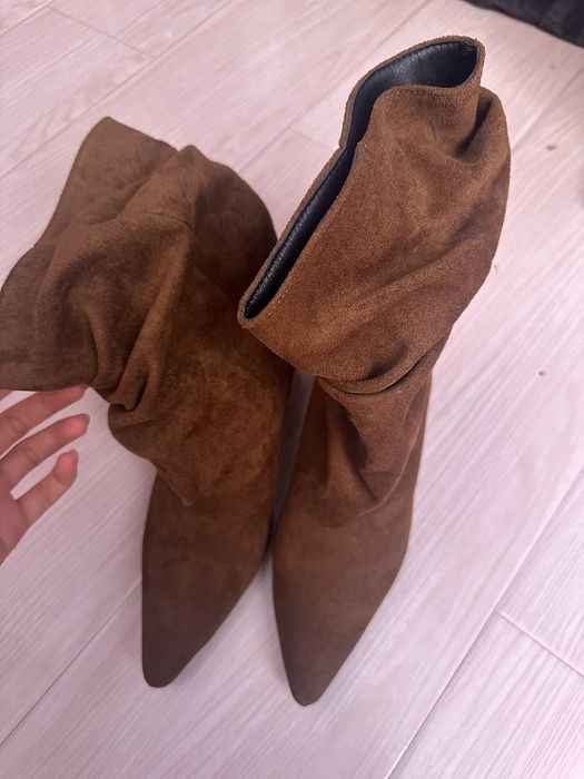 Ботильйони коричневого кольору