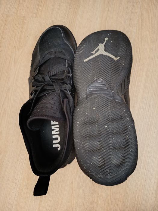 Tênis Jordan pretos